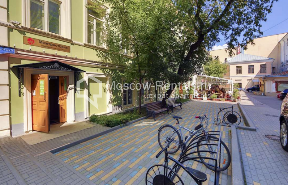 Photo #1 5-room (4 BR) apartment for <a href="http://moscow-rentals.ru/en/articles/long-term-rent" target="_blank">a long-term</a> rent
 in Russia, Moscow, Stoleshnikov lane, 9С3