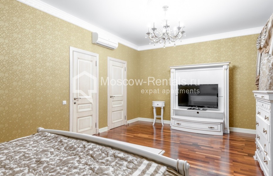 Photo #11 5-room (4 BR) apartment for <a href="http://moscow-rentals.ru/en/articles/long-term-rent" target="_blank">a long-term</a> rent
 in Russia, Moscow, Stoleshnikov lane, 9С3