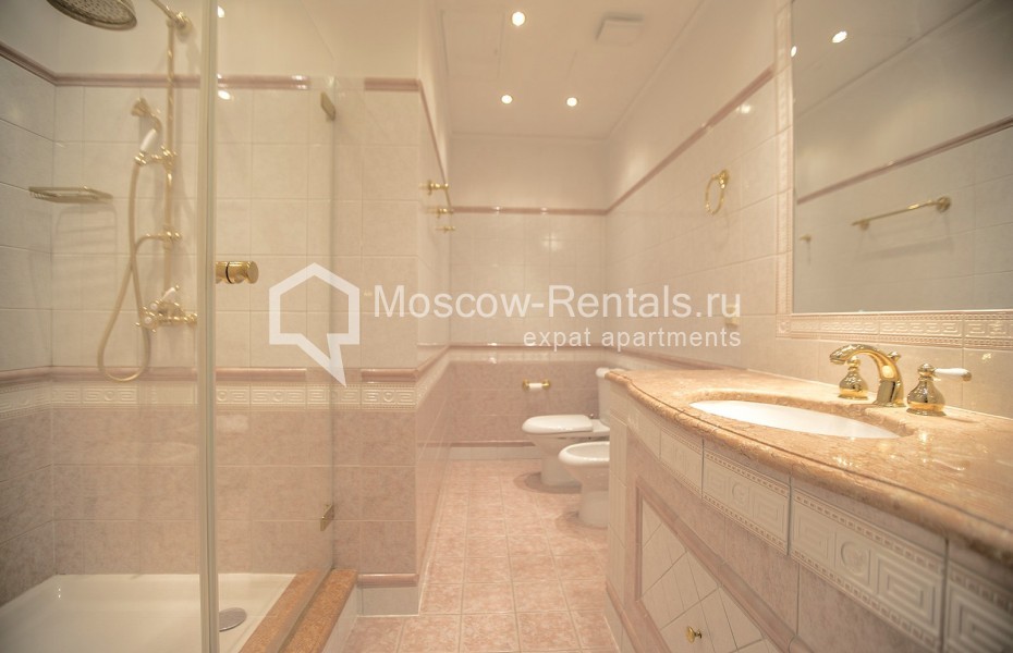 Photo #10 3-room (2 BR) apartment for <a href="http://moscow-rentals.ru/en/articles/long-term-rent" target="_blank">a long-term</a> rent
 in Russia, Moscow, 1st Zachatievskyi lane, 5