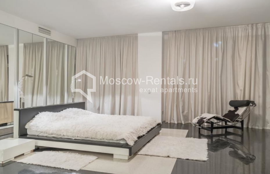 Photo #27 4-room (3 BR) apartment for <a href="http://moscow-rentals.ru/en/articles/long-term-rent" target="_blank">a long-term</a> rent
 in Russia, Moscow, New Arbat, 29