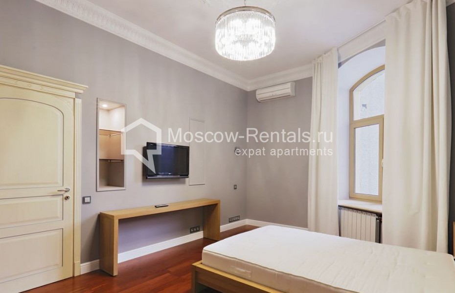 Photo #6 4-room (3 BR) apartment for <a href="http://moscow-rentals.ru/en/articles/long-term-rent" target="_blank">a long-term</a> rent
 in Russia, Moscow, Maly Nikolopeskovskyi lane, 9/1 С 1