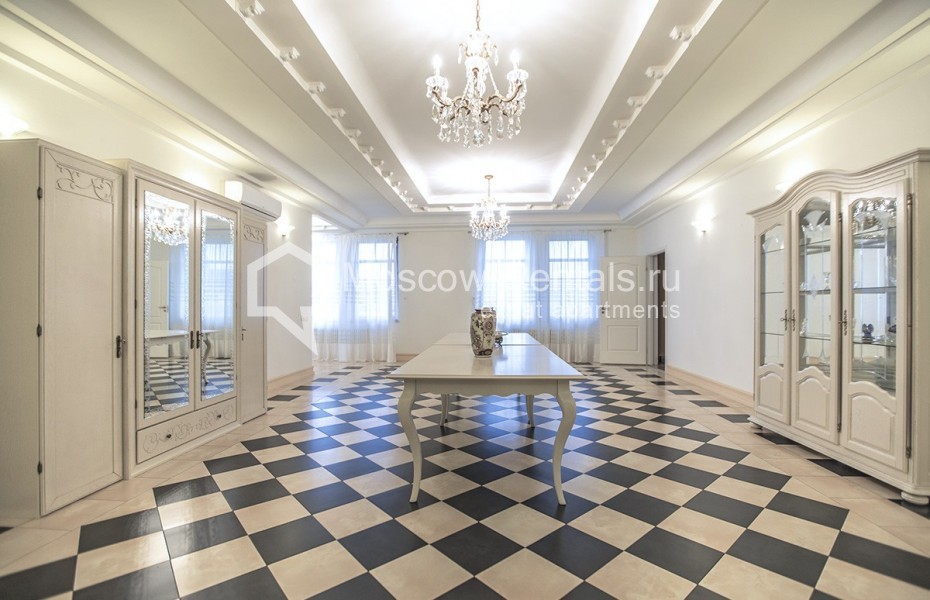 Photo #7 7-room (6 BR) apartment for <a href="http://moscow-rentals.ru/en/articles/long-term-rent" target="_blank">a long-term</a> rent
 in Russia, Moscow, 1st Smolenskyi lane, 17