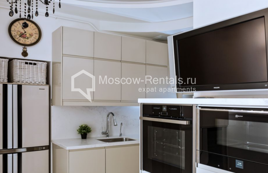 Photo #5 6-room (5 BR) apartment for <a href="http://moscow-rentals.ru/en/articles/long-term-rent" target="_blank">a long-term</a> rent
 in Russia, Moscow, Bolshoi Kozikhinskyi lane, 23