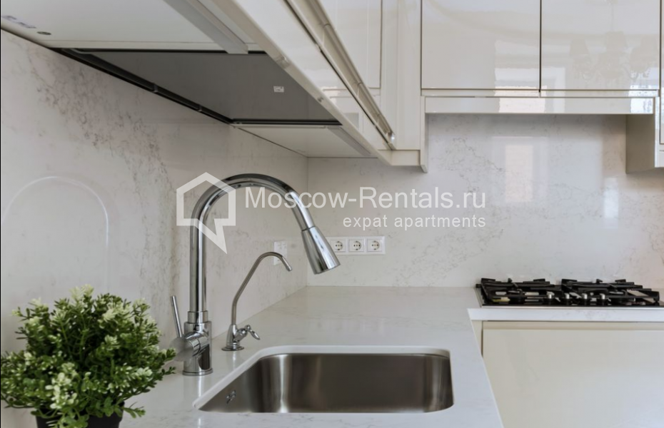 Photo #3 6-room (5 BR) apartment for <a href="http://moscow-rentals.ru/en/articles/long-term-rent" target="_blank">a long-term</a> rent
 in Russia, Moscow, Bolshoi Kozikhinskyi lane, 23