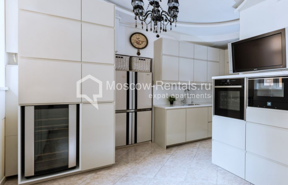 Photo #2 6-room (5 BR) apartment for <a href="http://moscow-rentals.ru/en/articles/long-term-rent" target="_blank">a long-term</a> rent
 in Russia, Moscow, Bolshoi Kozikhinskyi lane, 23