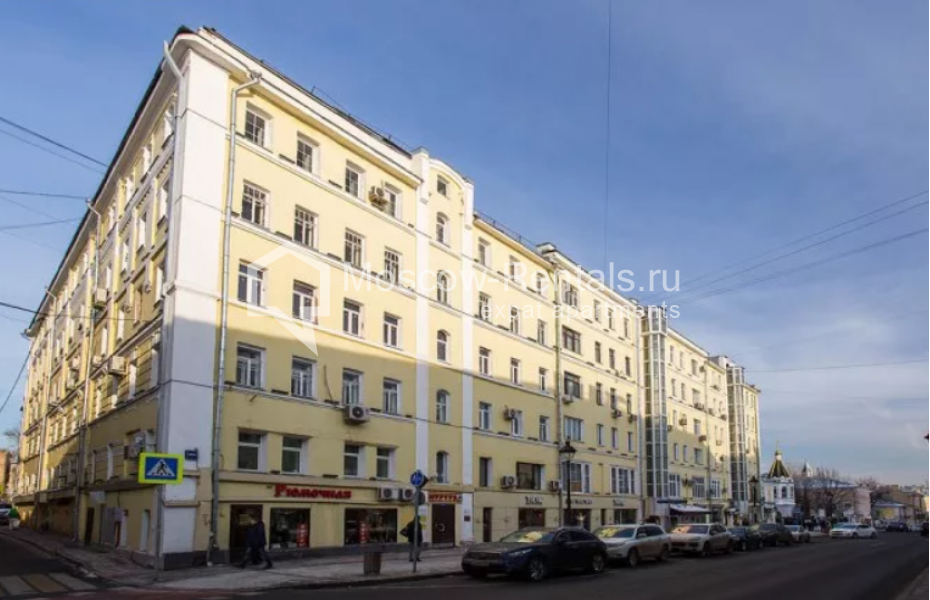 Фото №1 4-комн. кв. в аренду на длительный срок в Россия, Москва, Большая Никитская ул, 22/2