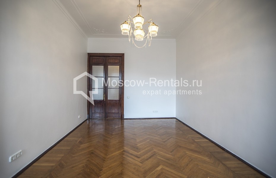 Photo #4 5-room (4 BR) apartment for <a href="http://moscow-rentals.ru/en/articles/long-term-rent" target="_blank">a long-term</a> rent
 in Russia, Moscow, Trekhprudnyi lane, 11/13 С 1