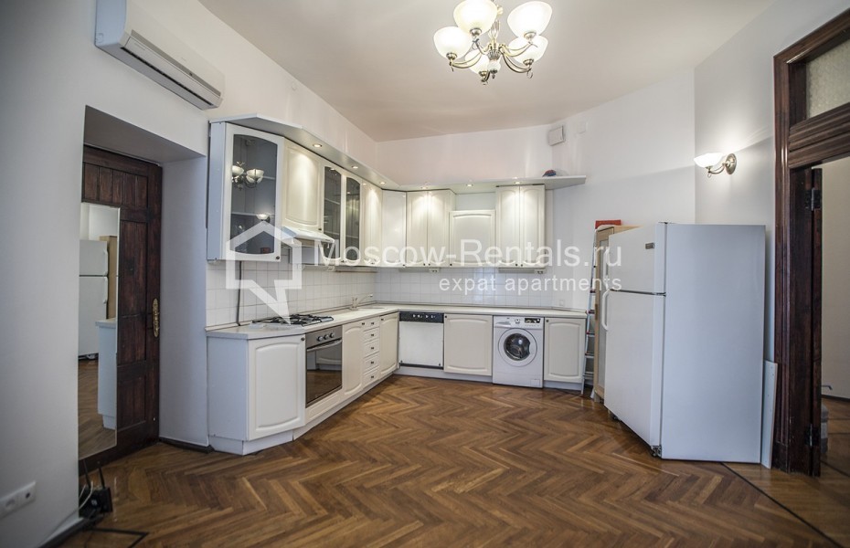Photo #7 5-room (4 BR) apartment for <a href="http://moscow-rentals.ru/en/articles/long-term-rent" target="_blank">a long-term</a> rent
 in Russia, Moscow, Trekhprudnyi lane, 11/13 С 1