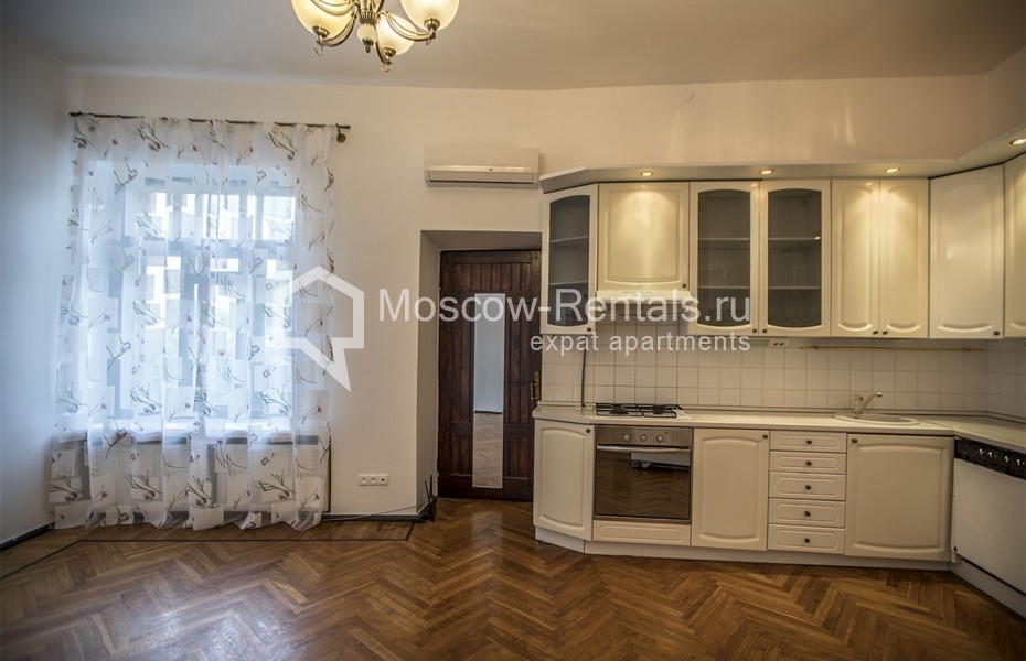 Photo #8 5-room (4 BR) apartment for <a href="http://moscow-rentals.ru/en/articles/long-term-rent" target="_blank">a long-term</a> rent
 in Russia, Moscow, Trekhprudnyi lane, 11/13 С 1