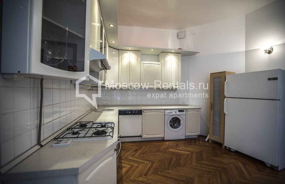 Photo #9 5-room (4 BR) apartment for <a href="http://moscow-rentals.ru/en/articles/long-term-rent" target="_blank">a long-term</a> rent
 in Russia, Moscow, Trekhprudnyi lane, 11/13 С 1