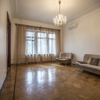 Photo #1 5-room (4 BR) apartment for <a href="http://moscow-rentals.ru/en/articles/long-term-rent" target="_blank">a long-term</a> rent
 in Russia, Moscow, Trekhprudnyi lane, 11/13 С 1