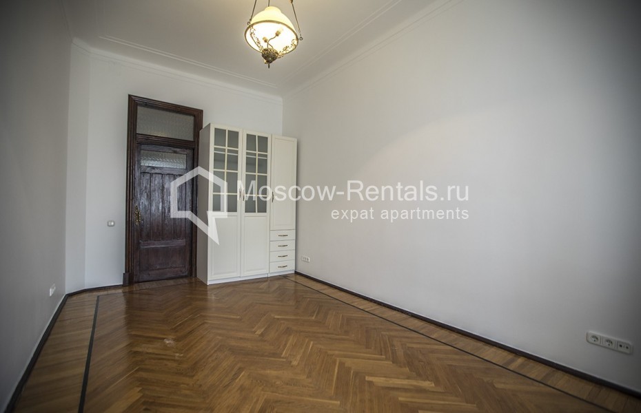 Photo #5 5-room (4 BR) apartment for <a href="http://moscow-rentals.ru/en/articles/long-term-rent" target="_blank">a long-term</a> rent
 in Russia, Moscow, Trekhprudnyi lane, 11/13 С 1