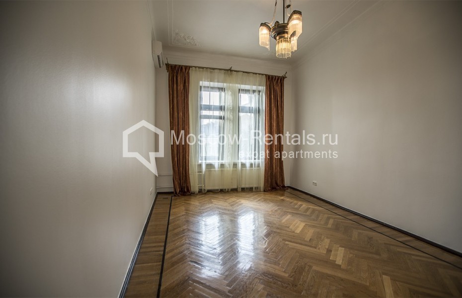 Photo #6 5-room (4 BR) apartment for <a href="http://moscow-rentals.ru/en/articles/long-term-rent" target="_blank">a long-term</a> rent
 in Russia, Moscow, Trekhprudnyi lane, 11/13 С 1