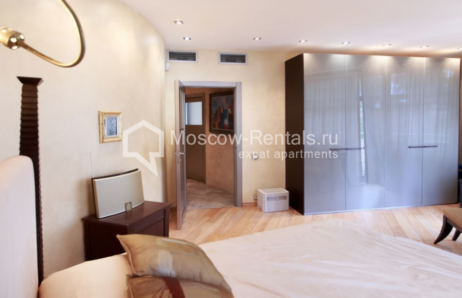 Photo #10 4-room (3 BR) apartment for <a href="http://moscow-rentals.ru/en/articles/long-term-rent" target="_blank">a long-term</a> rent
 in Russia, Moscow, B. Kharitonievskyi lane, 20/2