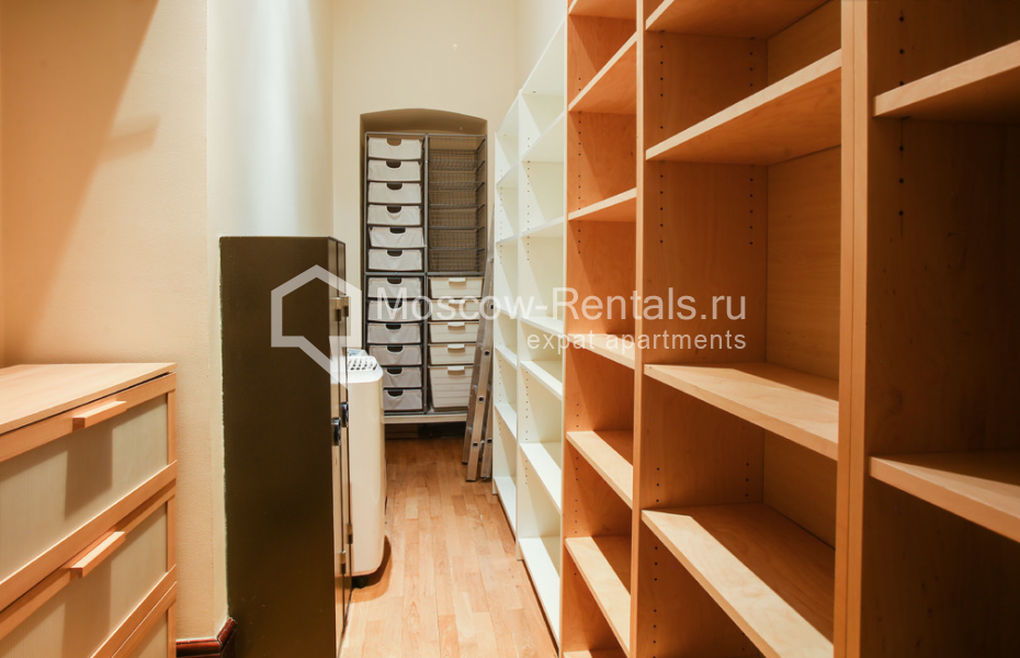 Photo #27 4-room (3 BR) apartment for <a href="http://moscow-rentals.ru/en/articles/long-term-rent" target="_blank">a long-term</a> rent
 in Russia, Moscow, Armyanskyi lane, 7