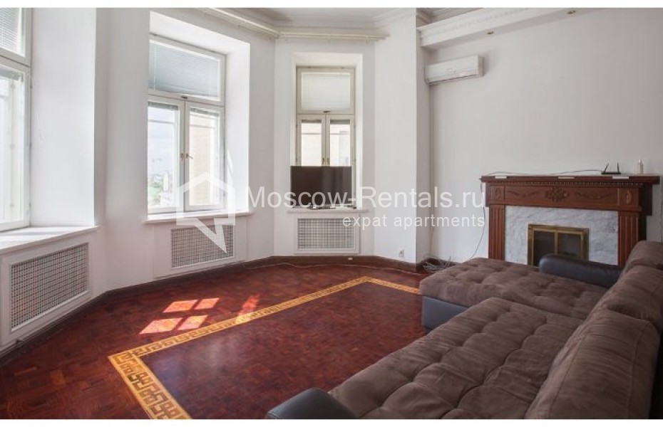 Photo #3 4-room (3 BR) apartment for <a href="http://moscow-rentals.ru/en/articles/long-term-rent" target="_blank">a long-term</a> rent
 in Russia, Moscow, Krivokolennyi lane, 14