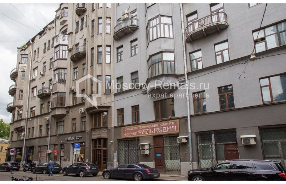 Photo #1 4-room (3 BR) apartment for <a href="http://moscow-rentals.ru/en/articles/long-term-rent" target="_blank">a long-term</a> rent
 in Russia, Moscow, Krivokolennyi lane, 14