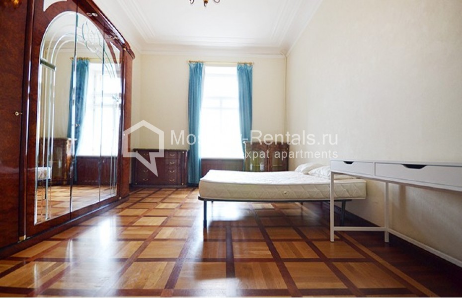 Photo #13 5-room (4 BR) apartment for <a href="http://moscow-rentals.ru/en/articles/long-term-rent" target="_blank">a long-term</a> rent
 in Russia, Moscow, Armyanskyi lane, 7