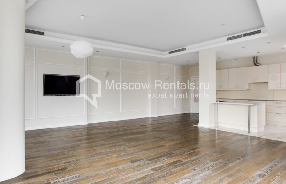 Photo #8 4-room (3 BR) apartment for <a href="http://moscow-rentals.ru/en/articles/long-term-rent" target="_blank">a long-term</a> rent
 in Russia, Moscow, Prechistenskaya emb, 17-19