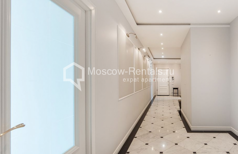 Photo #9 4-room (3 BR) apartment for <a href="http://moscow-rentals.ru/en/articles/long-term-rent" target="_blank">a long-term</a> rent
 in Russia, Moscow, Prechistenskaya emb, 17-19