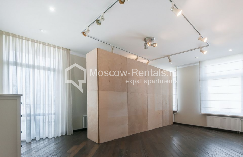 Photo #11 4-room (3 BR) apartment for <a href="http://moscow-rentals.ru/en/articles/long-term-rent" target="_blank">a long-term</a> rent
 in Russia, Moscow, Prechistenskaya emb, 17-19