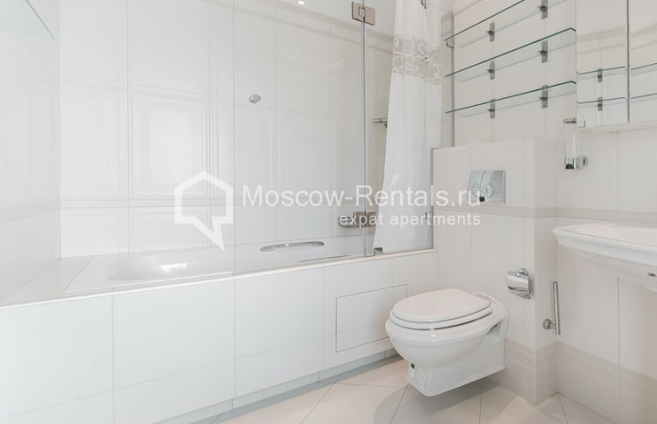 Photo #15 4-room (3 BR) apartment for <a href="http://moscow-rentals.ru/en/articles/long-term-rent" target="_blank">a long-term</a> rent
 in Russia, Moscow, Prechistenskaya emb, 17-19