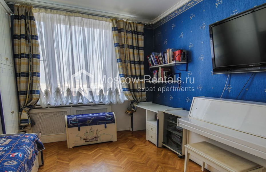 Photo #8 4-room (3 BR) apartment for <a href="http://moscow-rentals.ru/en/articles/long-term-rent" target="_blank">a long-term</a> rent
 in Russia, Moscow, B. Bronnaya str, 19