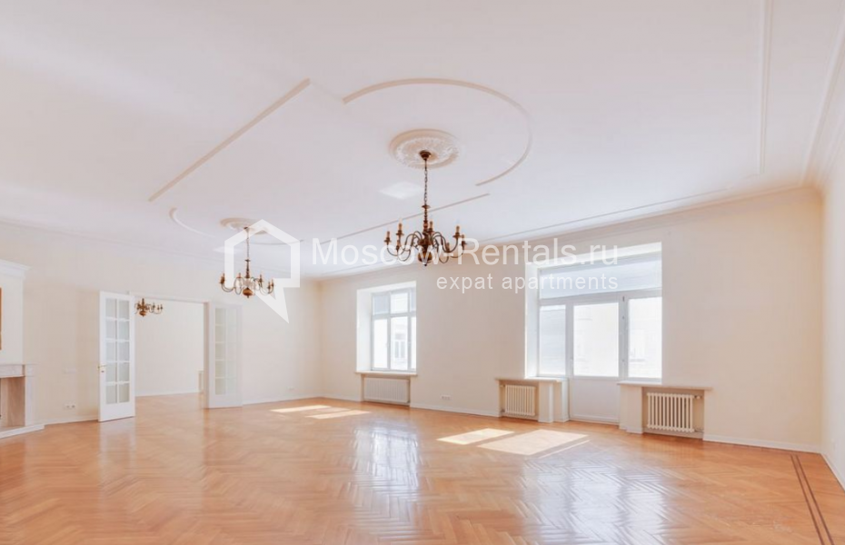 Photo #2 6-room (5 BR) apartment for <a href="http://moscow-rentals.ru/en/articles/long-term-rent" target="_blank">a long-term</a> rent
 in Russia, Moscow, Romanov lane, 5