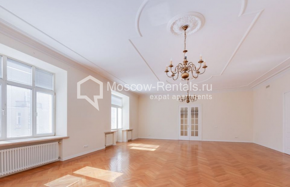Photo #3 6-room (5 BR) apartment for <a href="http://moscow-rentals.ru/en/articles/long-term-rent" target="_blank">a long-term</a> rent
 in Russia, Moscow, Romanov lane, 5
