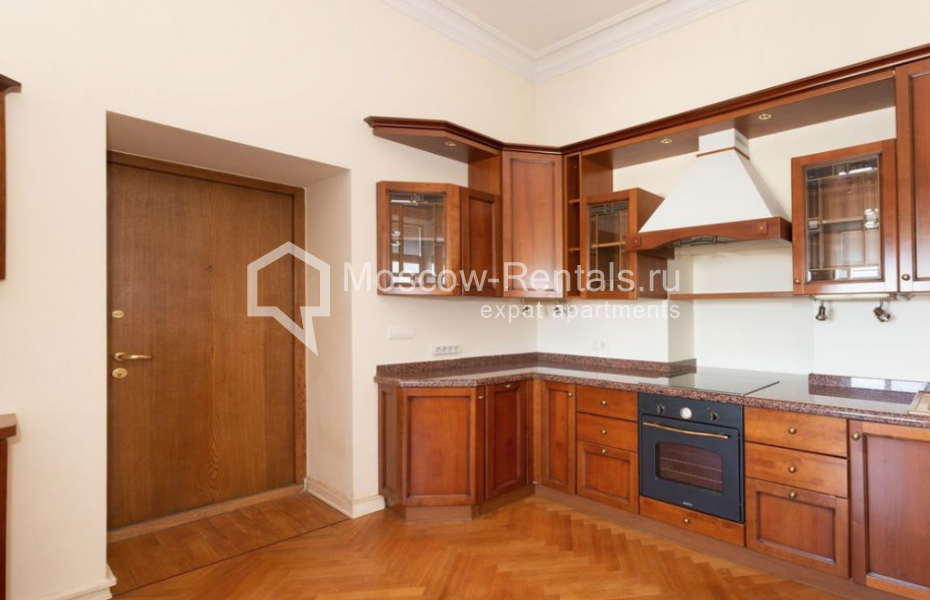 Photo #6 6-room (5 BR) apartment for <a href="http://moscow-rentals.ru/en/articles/long-term-rent" target="_blank">a long-term</a> rent
 in Russia, Moscow, Romanov lane, 5