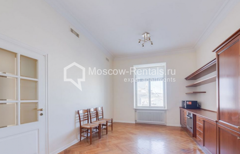 Photo #7 6-room (5 BR) apartment for <a href="http://moscow-rentals.ru/en/articles/long-term-rent" target="_blank">a long-term</a> rent
 in Russia, Moscow, Romanov lane, 5