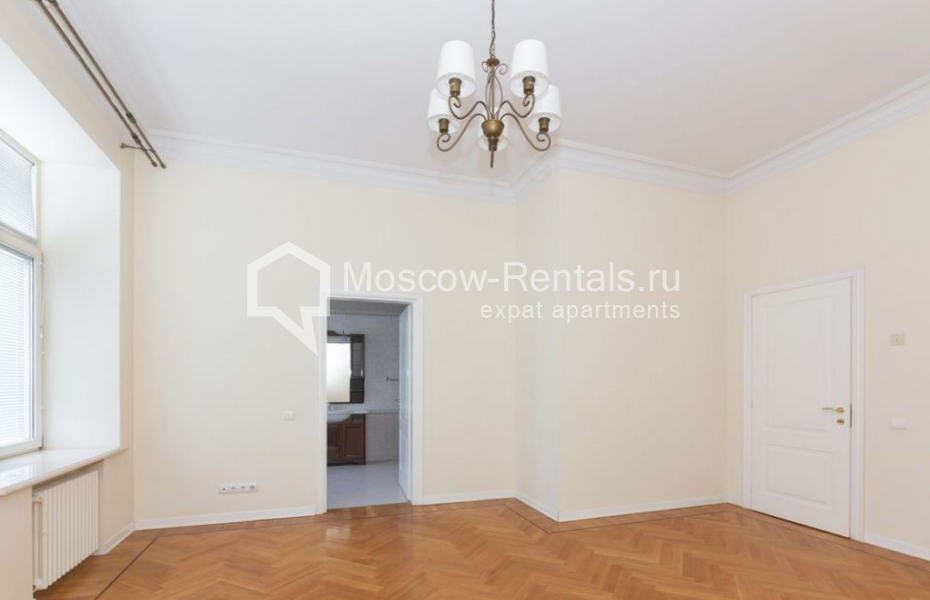 Photo #12 6-room (5 BR) apartment for <a href="http://moscow-rentals.ru/en/articles/long-term-rent" target="_blank">a long-term</a> rent
 in Russia, Moscow, Romanov lane, 5