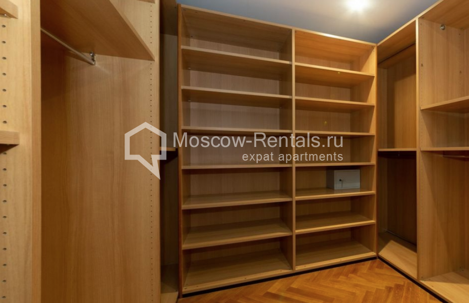 Photo #17 6-room (5 BR) apartment for <a href="http://moscow-rentals.ru/en/articles/long-term-rent" target="_blank">a long-term</a> rent
 in Russia, Moscow, Romanov lane, 5