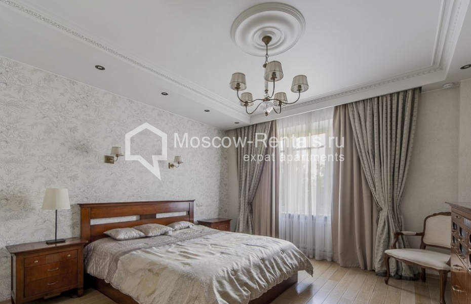 Photo #13 4-room (3 BR) apartment for <a href="http://moscow-rentals.ru/en/articles/long-term-rent" target="_blank">a long-term</a> rent
 in Russia, Moscow, Malyi Kozikhinskyi lane, 7