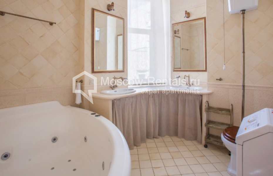 Photo #10 4-room (3 BR) apartment for <a href="http://moscow-rentals.ru/en/articles/long-term-rent" target="_blank">a long-term</a> rent
 in Russia, Moscow, Tverskoi blv, 9