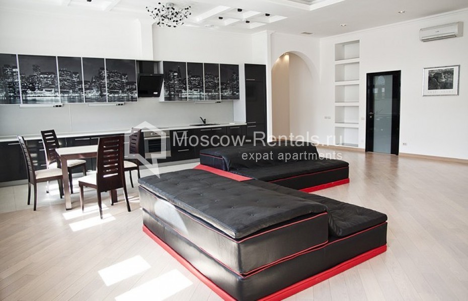 Photo #2 4-room (3 BR) apartment for <a href="http://moscow-rentals.ru/en/articles/long-term-rent" target="_blank">a long-term</a> rent
 in Russia, Moscow, Arbat str, 32