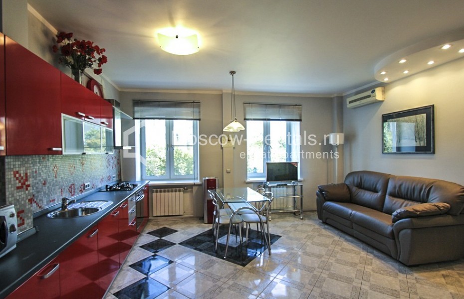 Photo #1 3-room (2 BR) apartment for <a href="http://moscow-rentals.ru/en/articles/long-term-rent" target="_blank">a long-term</a> rent
 in Russia, Moscow, Staropimenovskyi lane, 6