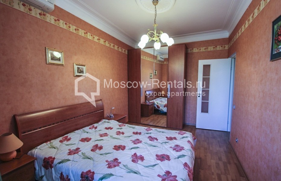 Photo #3 3-room (2 BR) apartment for <a href="http://moscow-rentals.ru/en/articles/long-term-rent" target="_blank">a long-term</a> rent
 in Russia, Moscow, Staropimenovskyi lane, 6