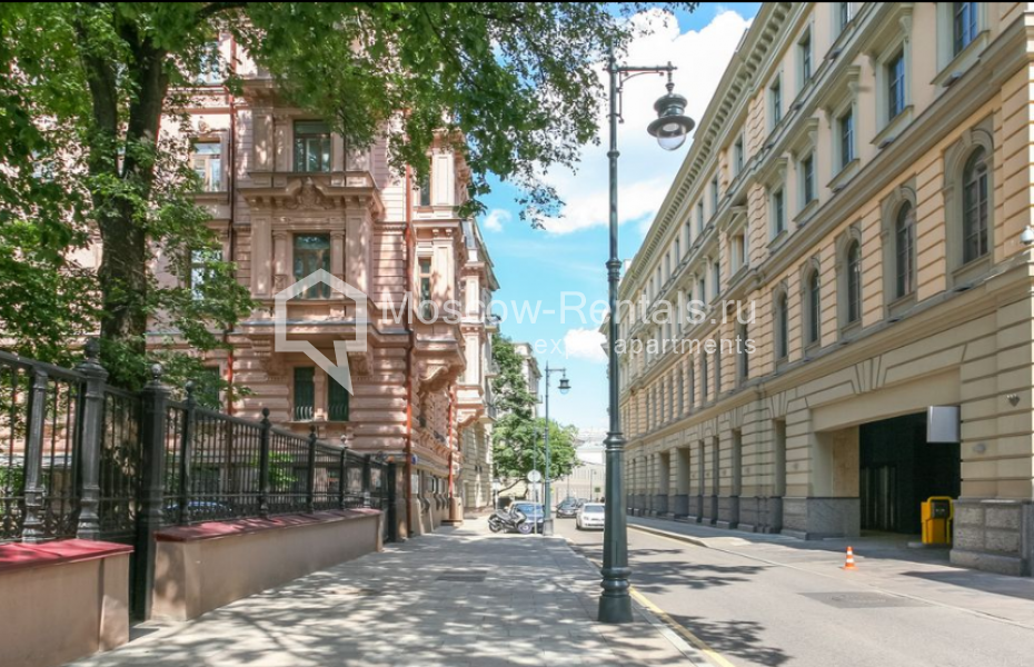 Photo #1 4-room (3 BR) apartment for <a href="http://moscow-rentals.ru/en/articles/long-term-rent" target="_blank">a long-term</a> rent
 in Russia, Moscow, Romanov lane, 3 С 7