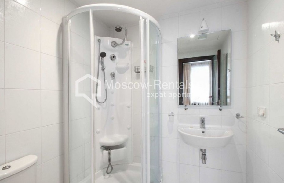 Photo #8 4-room (3 BR) apartment for <a href="http://moscow-rentals.ru/en/articles/long-term-rent" target="_blank">a long-term</a> rent
 in Russia, Moscow, Prechistenka str, 31/16