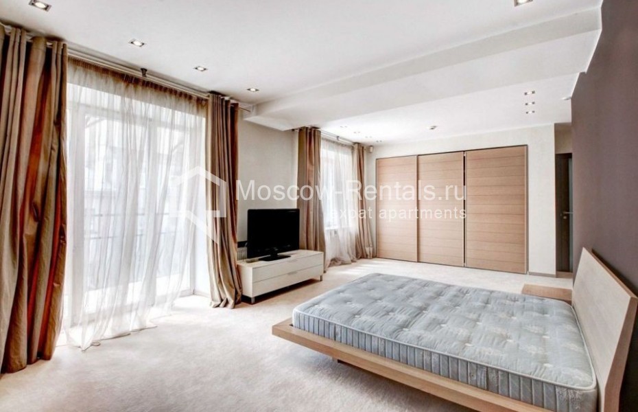 Photo #11 4-room (3 BR) apartment for <a href="http://moscow-rentals.ru/en/articles/long-term-rent" target="_blank">a long-term</a> rent
 in Russia, Moscow, Prechistenka str, 31/16