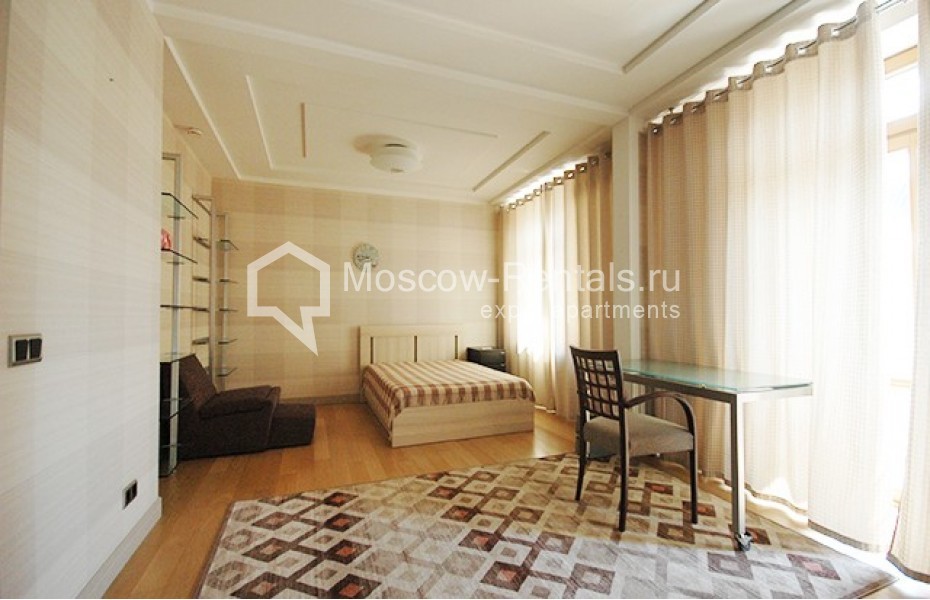 Photo #8 4-room (3 BR) apartment for <a href="http://moscow-rentals.ru/en/articles/long-term-rent" target="_blank">a long-term</a> rent
 in Russia, Moscow, Krivoarbatskyi lane, 8 С 2