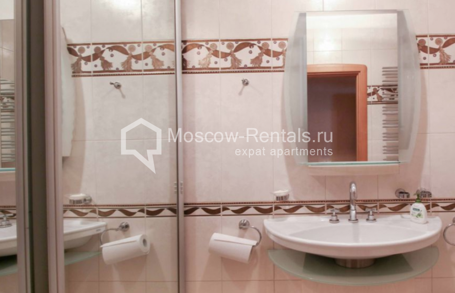 Photo #14 4-room (3 BR) apartment for <a href="http://moscow-rentals.ru/en/articles/long-term-rent" target="_blank">a long-term</a> rent
 in Russia, Moscow, Malyi Nikolopeskovskyi lane, 4