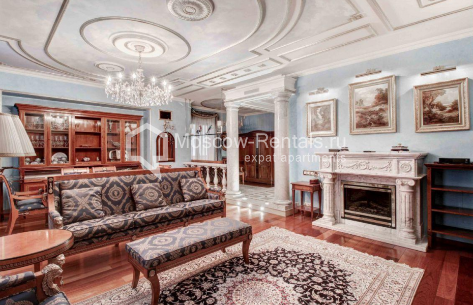 Photo #1 4-room (3 BR) apartment for <a href="http://moscow-rentals.ru/en/articles/long-term-rent" target="_blank">a long-term</a> rent
 in Russia, Moscow, Bolshoi Tolmachevskyi lane,  4 С 1
