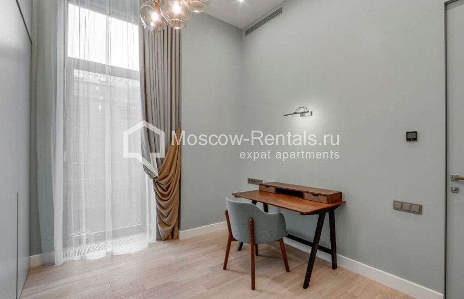 Photo #8 4-room (3 BR) apartment for <a href="http://moscow-rentals.ru/en/articles/long-term-rent" target="_blank">a long-term</a> rent
 in Russia, Moscow, Serebryanicheskaya emb, 19