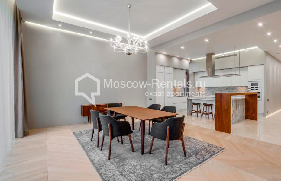 Photo #3 4-room (3 BR) apartment for <a href="http://moscow-rentals.ru/en/articles/long-term-rent" target="_blank">a long-term</a> rent
 in Russia, Moscow, Serebryanicheskaya emb, 19