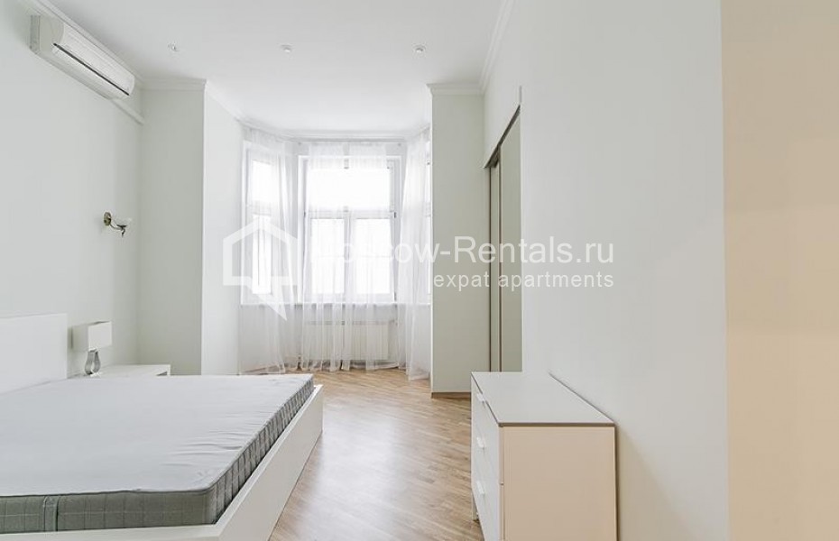Photo #10 4-room (3 BR) apartment for <a href="http://moscow-rentals.ru/en/articles/long-term-rent" target="_blank">a long-term</a> rent
 in Russia, Moscow, Prechistenka str, 25