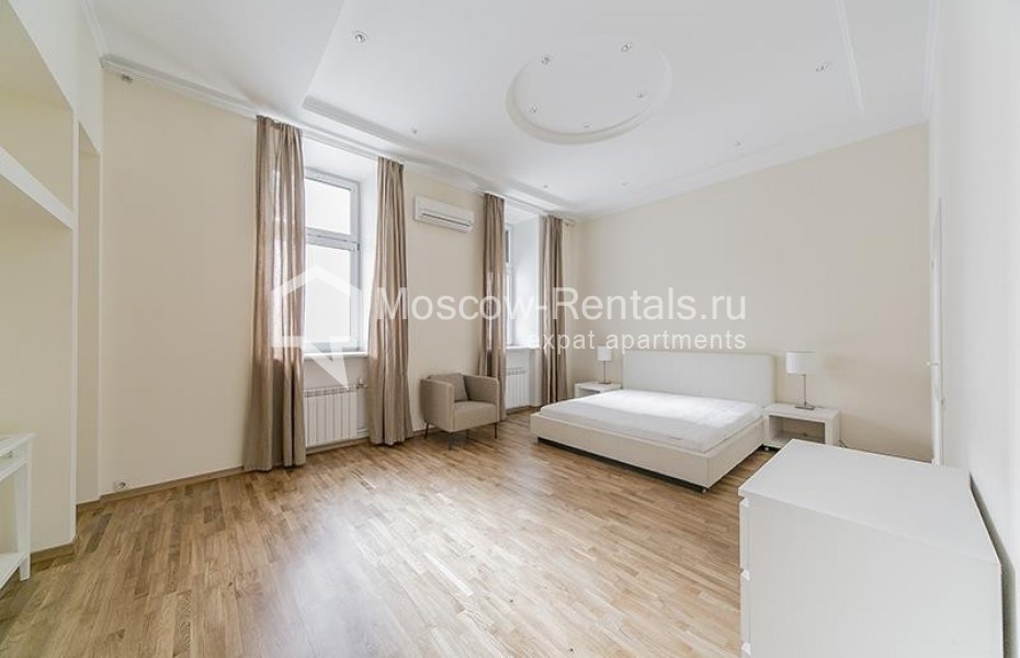 Photo #12 4-room (3 BR) apartment for <a href="http://moscow-rentals.ru/en/articles/long-term-rent" target="_blank">a long-term</a> rent
 in Russia, Moscow, Prechistenka str, 25