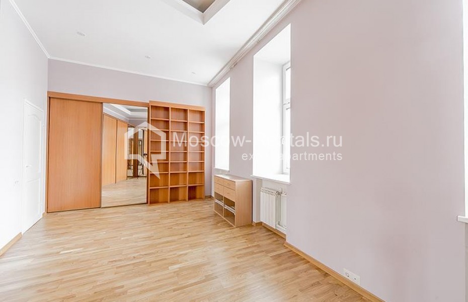 Photo #15 4-room (3 BR) apartment for <a href="http://moscow-rentals.ru/en/articles/long-term-rent" target="_blank">a long-term</a> rent
 in Russia, Moscow, Prechistenka str, 25