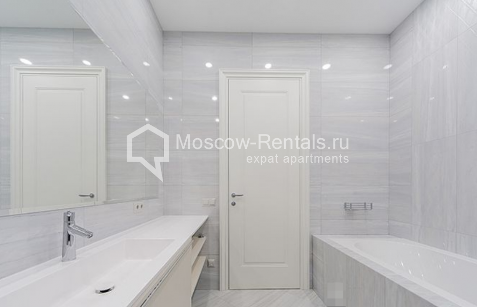 Photo #15 4-room (3 BR) apartment for <a href="http://moscow-rentals.ru/en/articles/long-term-rent" target="_blank">a long-term</a> rent
 in Russia, Moscow, Tsvetnoi blv, 2